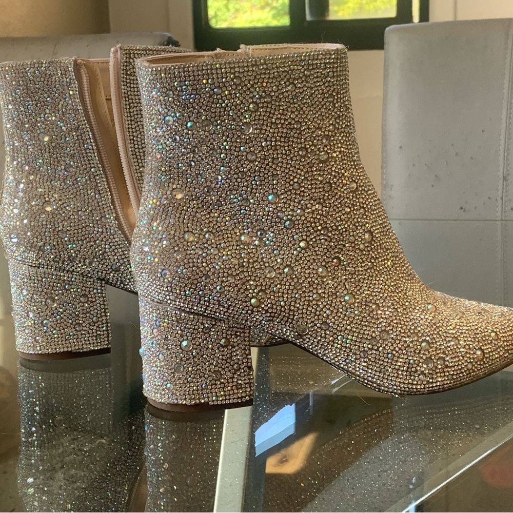 Betsy Johnson Cady Evening booties size 6 ❤️